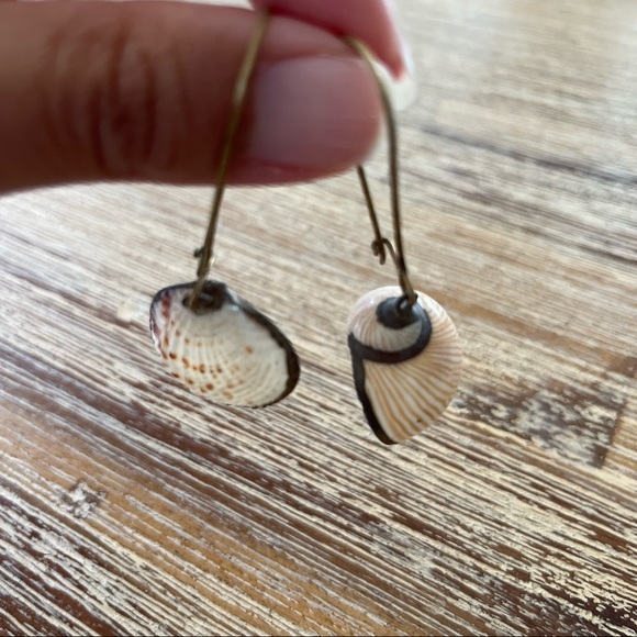 Shell Dangle Earrings - Picture 5 of 9